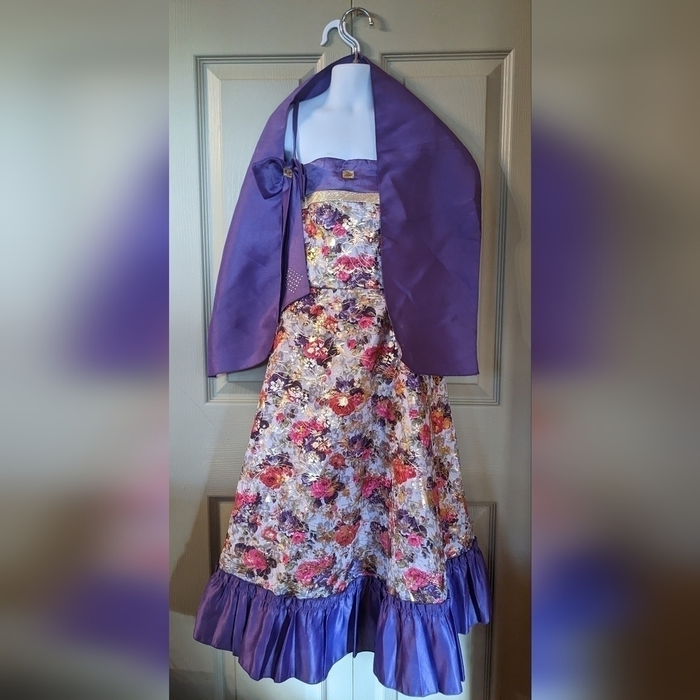 New with tags Girl's Classic Fashion party dress is size 10-11, T5